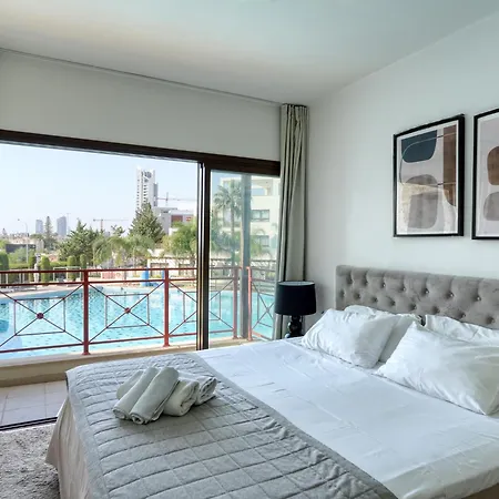 Aqua House Valentino Villa